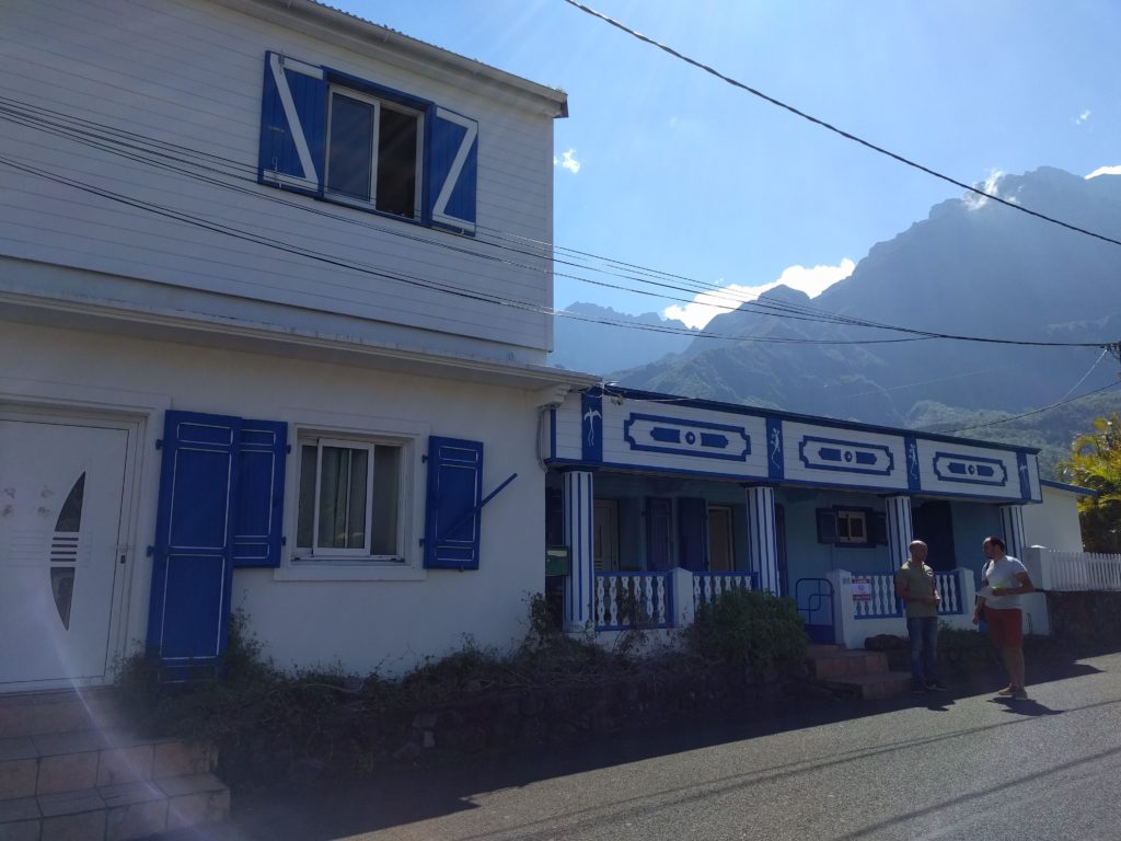 góry-Cilaos-Reunion-blue-house